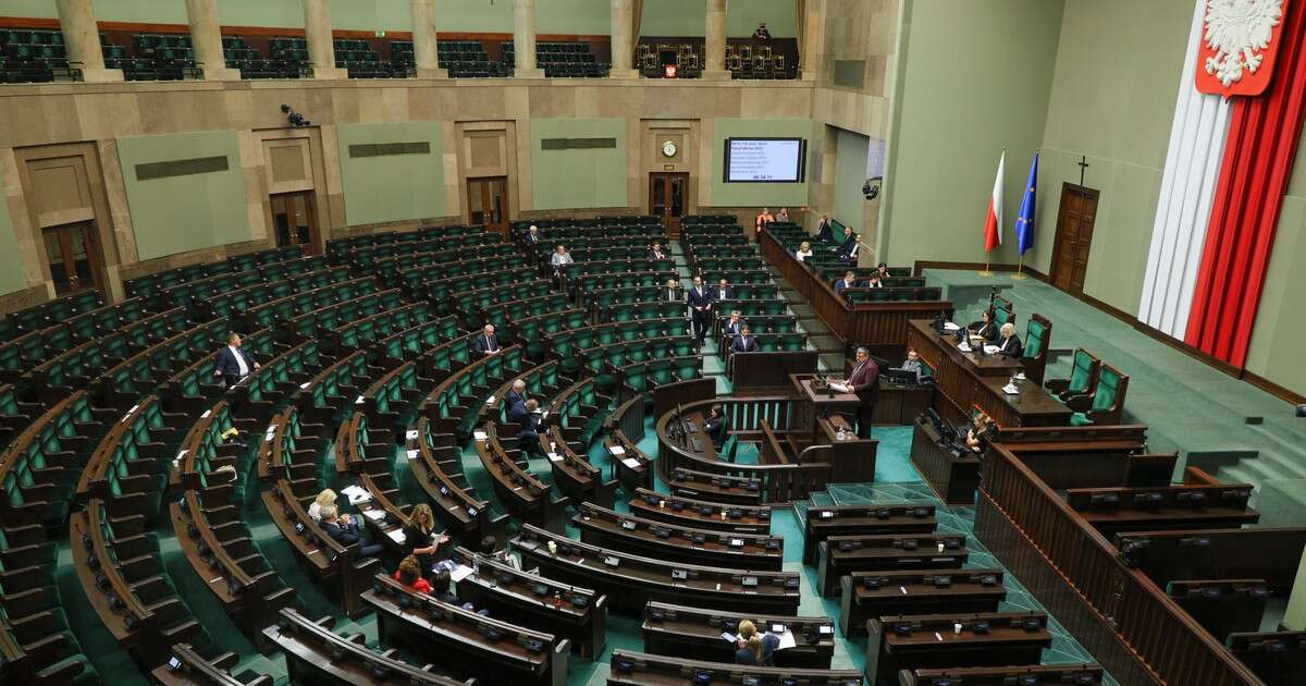 KO wyprzedza PiS, jednak zwycięzca jest inny [SONDAŻ]