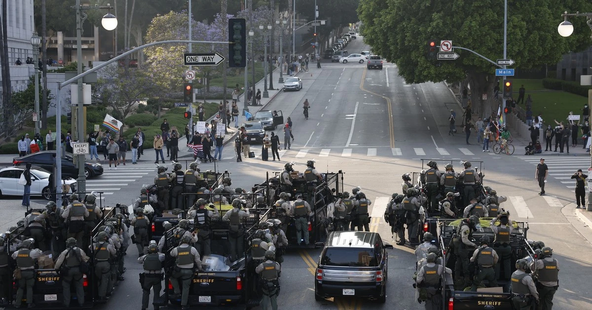 Masowe protesty w Los Angeles. Pentagon mobilizuje dodatkowe 2 tys. żołnierzy