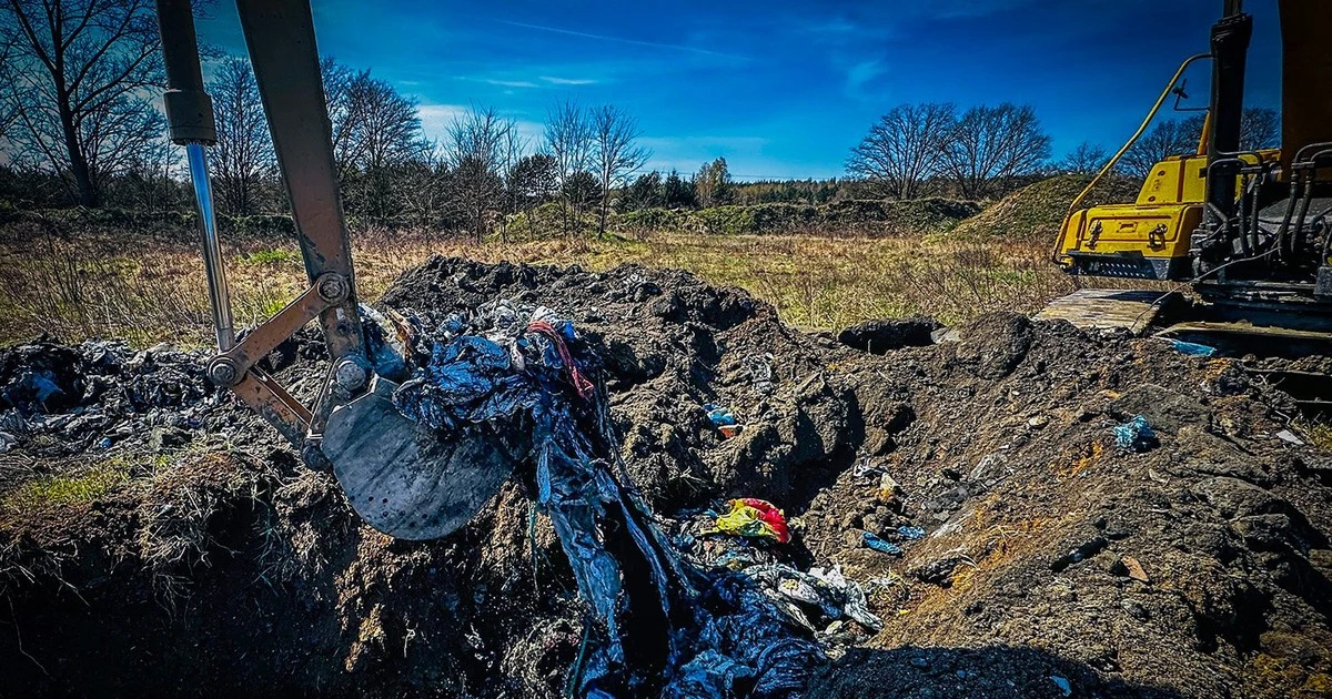 Trzy nielegalne składowiska śmieci. CBŚP ujawnia kulisy akcji, znaleziono zagraniczne odpady