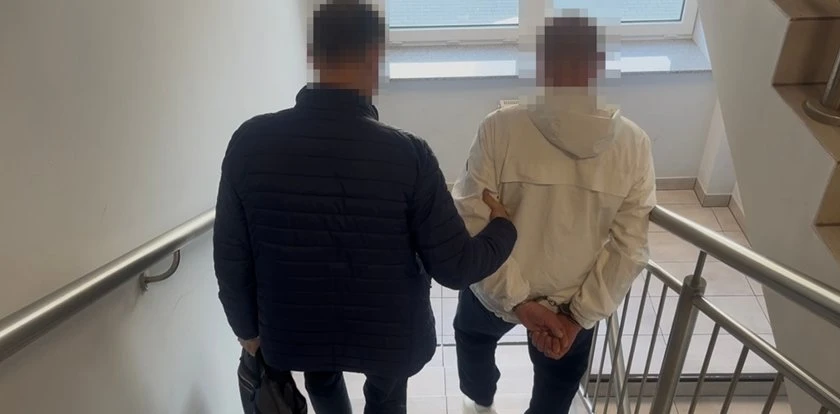 Zapytani o narkotyki stanowczo zaprzeczyli. Policja dokonała zaskakującego odkrycia w mieszkaniu