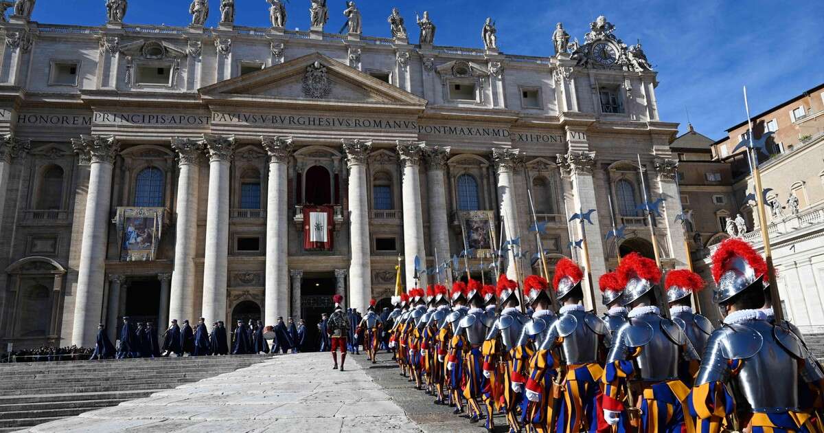 Papież Franciszek w ciężkim stanie. Gwardia Szwajcarska dla Onetu: nie ma alarmu