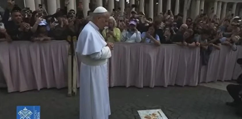 Papież Leon XIV nagle przystanął. Niespodziewanie wspomniał Jana Pawła II