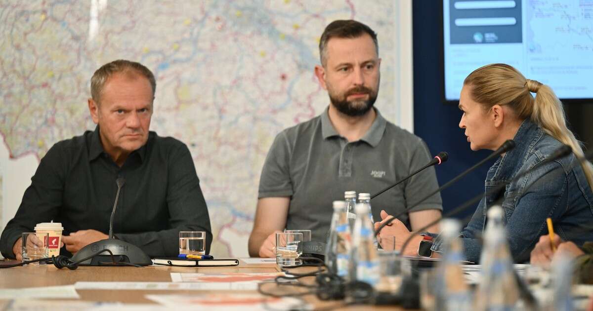 Polacy podzieleni w ocenie działań rządu podczas powodzi [SONDAŻ]