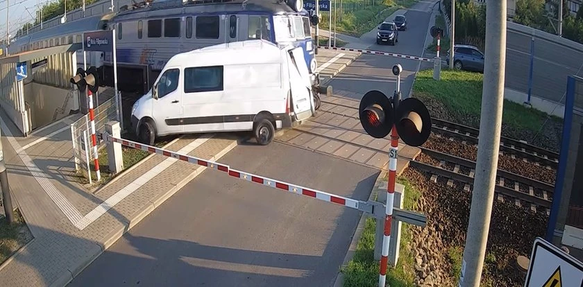 Dramatyczne zdarzenie na przejeździe kolejowym pod Krakowem. 