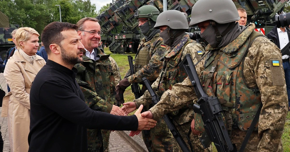 Ukraina pilnie potrzebuje gwarancji bezpieczeństwa, a Niemcy rozkładają ręce. 