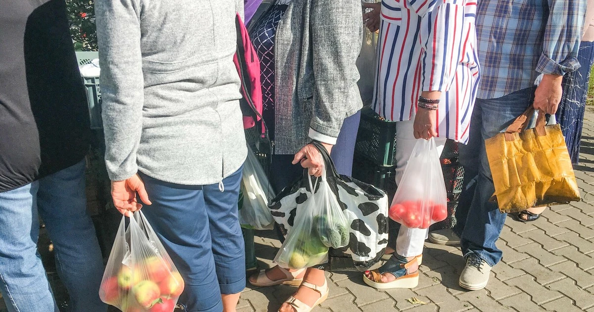 Foliowe reklamówki zarobkiem dla Polski. Do budżetu popłynęły setki milionów