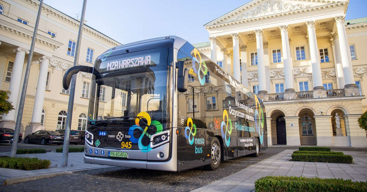 Pierwszy autobus wodorowy jeździ po Warszawie. 