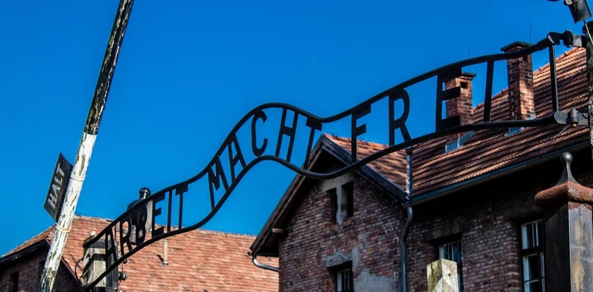Postawił historyczny napis przed niemieckim urzędem skarbowym. Aresztowany. 