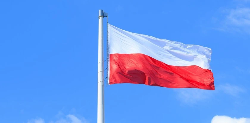 Przyniosła do szkoły flagę, doszło do niecodziennej sytuacji. Symbol uznano za niebezpieczny