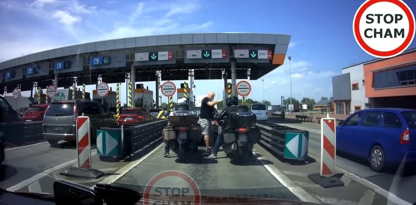 Bójka na autostradzie pod Wrocławiem. Motocyklista chciał się wepchnąć w kolejkę