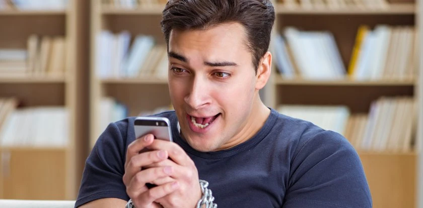 Nie bądź niewolnikiem ekranu. 15 sposobów, by rzadziej sięgać po smartfon