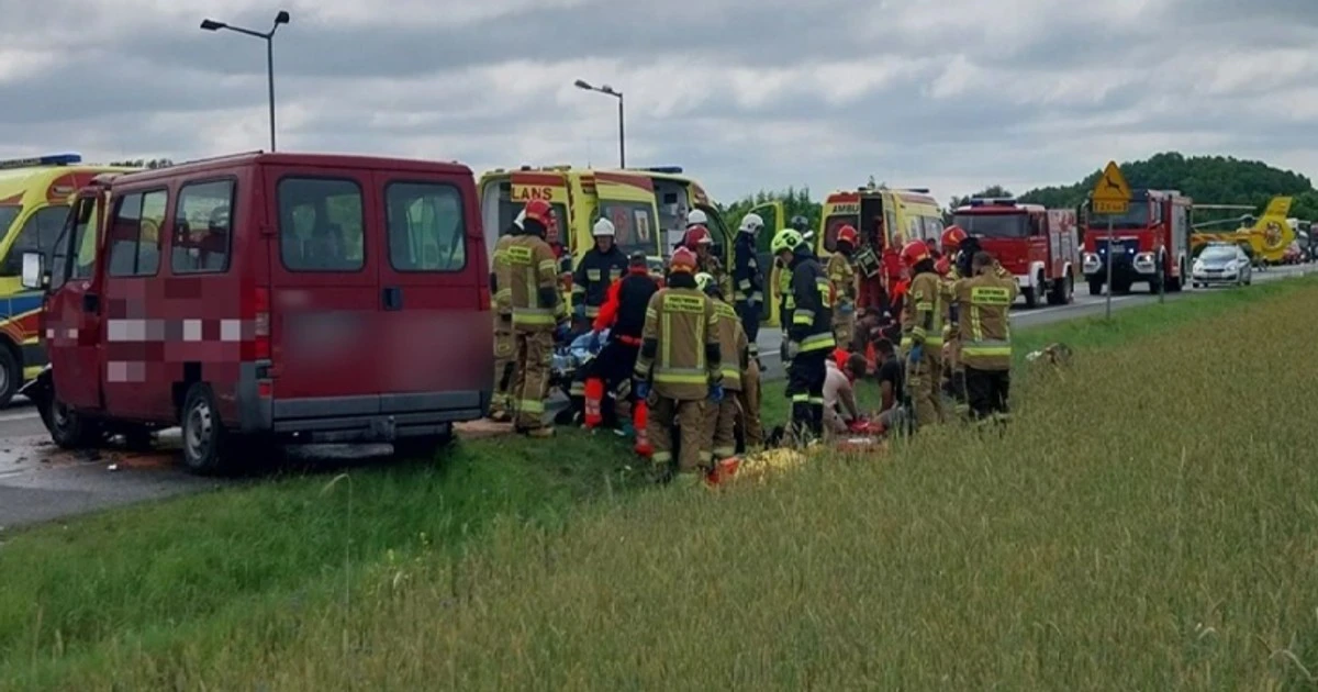 Poważny wypadek w Łódzkiem. Jest wielu rannych. Lądował śmigłowiec LPR