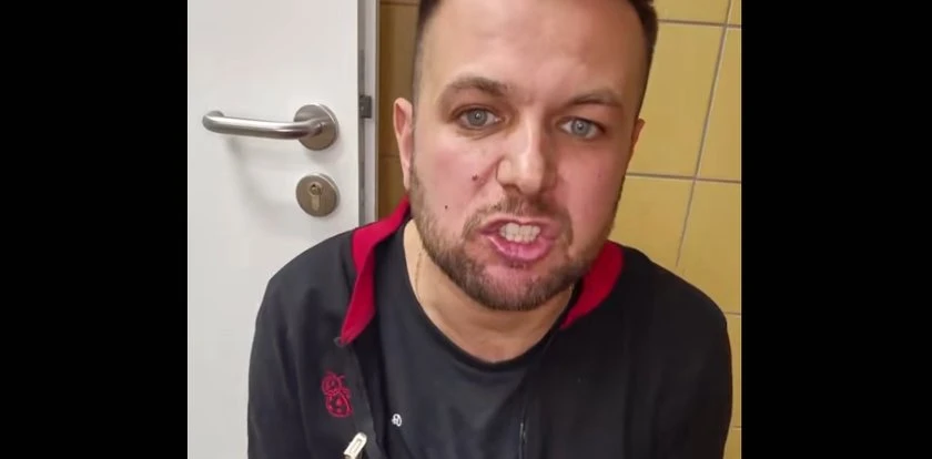 Kasjer z Biedronki pokazał, co się dzieje na nocnej zmianie. 