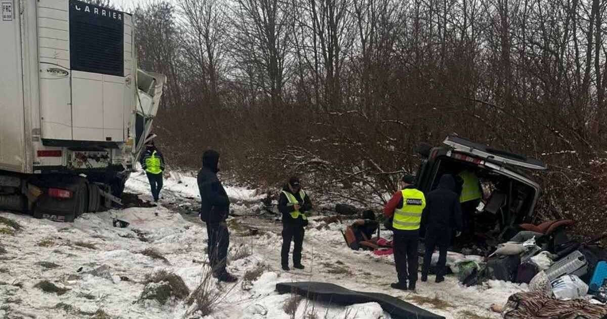 Tragiczny w skutkach wypadek samochodowy pod Lwowem. Nie żyje siedem osób