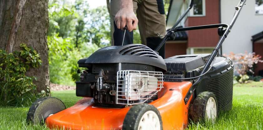 Kosiarki spalinowe i elektryczne. Te modele są tanie oraz polecane