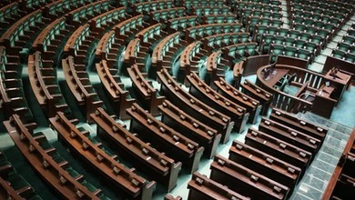 Najnowszy sondaż partyjny. PiS poniżej 30 proc., co piąty wyborca jest niezdecydowany