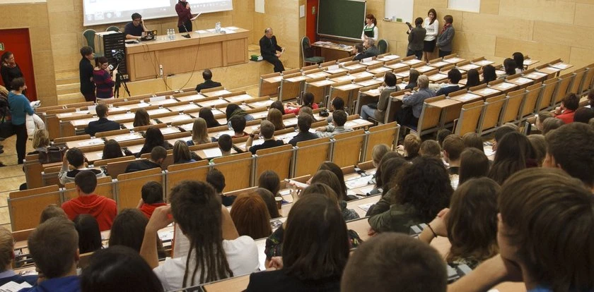 Wakacje, praca i 70 zł za godzinę. Studenci mają w czym wybierać