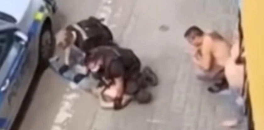 Policjant udusił zatrzymanego! Historia znowu się powtarza...