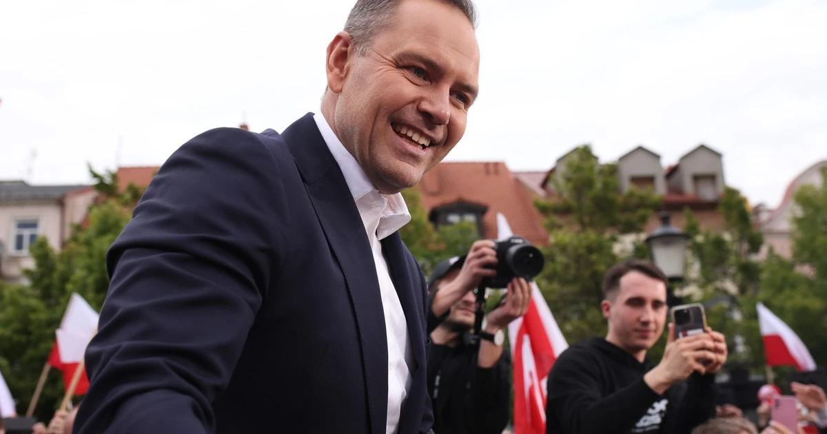 Nawrocki znów kręci w sprawie kawalerki. Trzaskowski brudzi sobie ręce. Biejat i Zandberg idą w górę