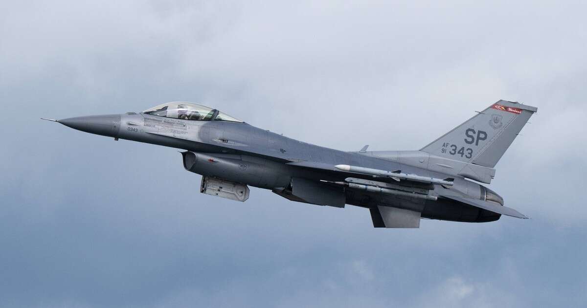 Ukraina nie będzie w stanie utworzyć eskadry F-16 do lata 2025 r. Barierą okazał się język angielski