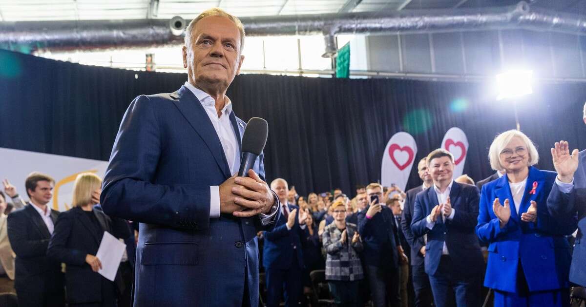 Donald Tusk jest mocniejszy niż rok temu, ale ma problemy. 