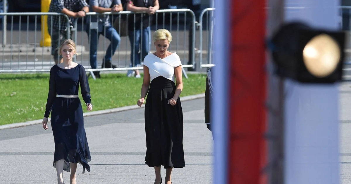 Kinga Duda wygląda zupełnie jak Agata Duda! Spójrzcie na te zdjęcia