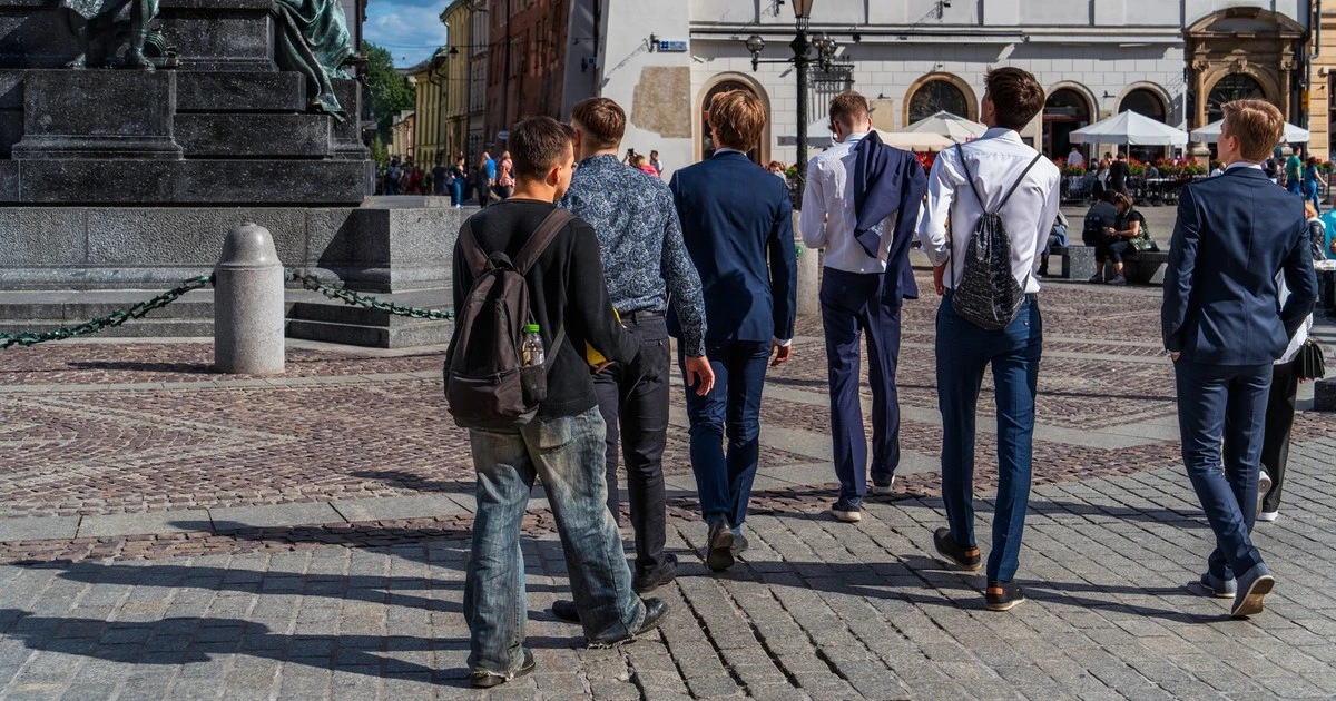Rozmawiają o kobietach w internecie, zamiast wyjść z domu i je poznać. Tak wygląda kryzys męskości XXI w. 