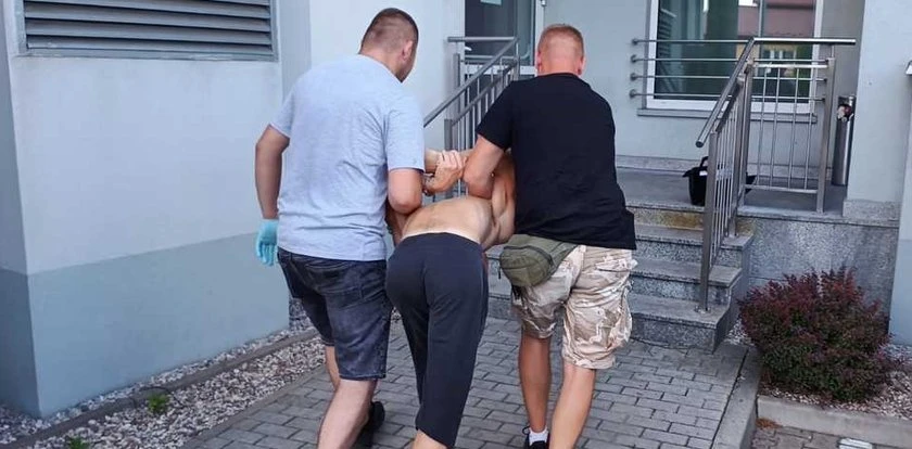 Podpalił człowieka w centrum Opoczna. Okrutnik stanie przed sądem. Co z jego nieletnimi wspólnikami?