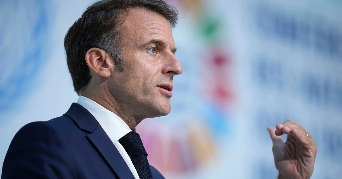 Emmanuel Macron chce zakazać korzystania z mediów społecznościowych osobom poniżej 15 roku życia. 
