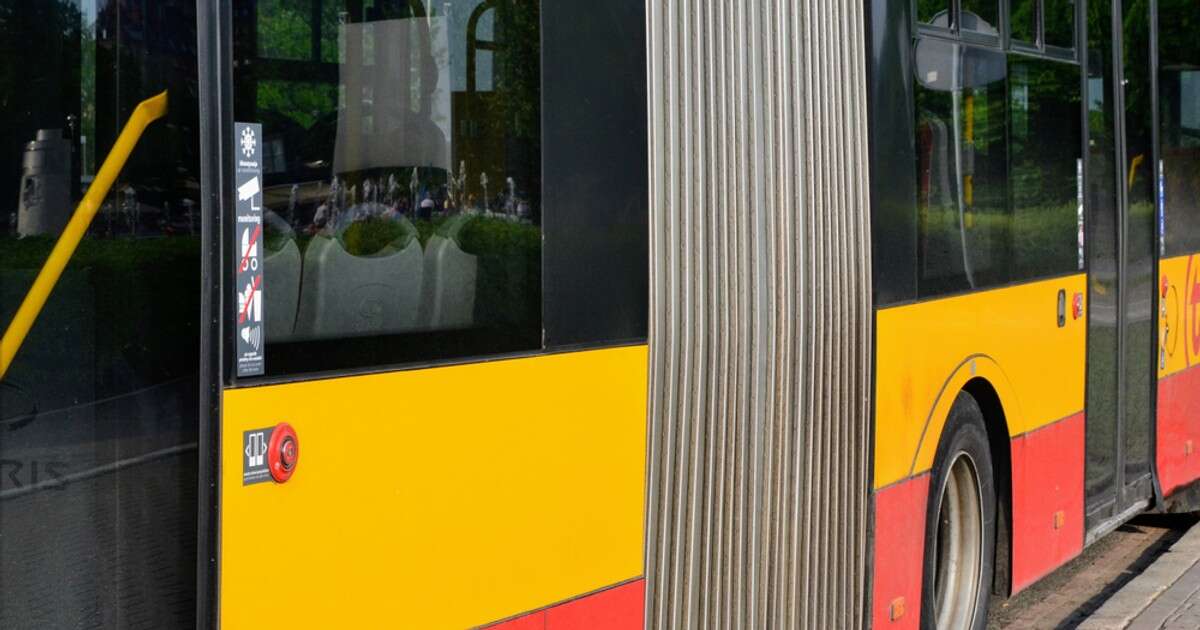 Ciągnął za autobusem 87-latkę. Jest akt oskarżenia