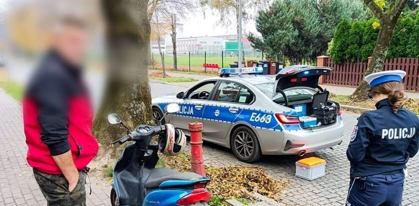 Jechał po chodniku, mając zakaz prowadzenia i alkohol we krwi. Kara może być wysoka