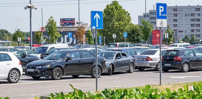 Polak na wakacjach ofiarą nowego triku oszustów. Uważaj, jak parkujesz