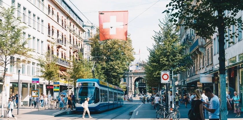 W tym kraju mieszkają i pracują tysiące Polaków. Chcą to ograniczyć