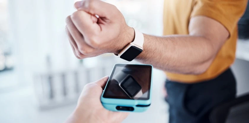 Przegląd tanich smartwatchy z wysokimi ocenami. Potrafią naprawdę wiele!