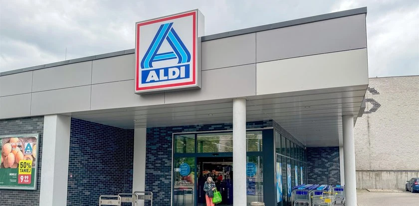 Tyle zarabia kasjer w Aldi. Pieniądze także za polecenie kogoś nowego