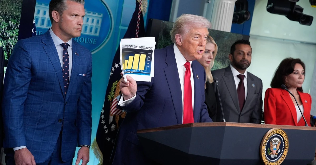 Demokraci dali się rozegrać jak dzieci, a Donald Trump święci pierwsze sukcesy. 