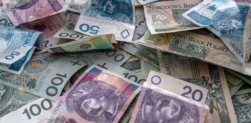 Policja bije na alarm! Polakom znikają pieniądze z kont. 