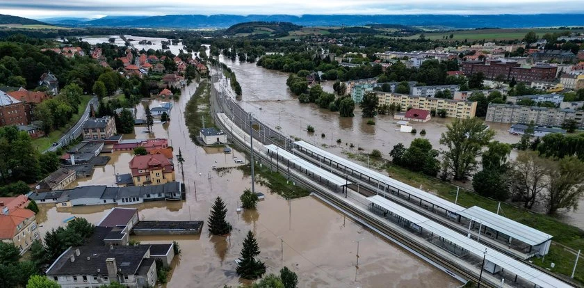 Od powodzi minął rok, a oni wciąż na to patrzą. 