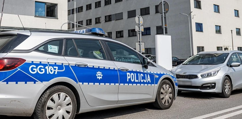 Zamknął synka w pokoju i zabił jego mamę. Potem zabrał dziecko do dziadków a sam poszedł na policję