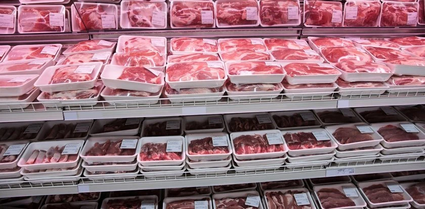 Dlaczego surowe mięso zmienia kolor? Może być zepsute, ale nie zawsze. Na to zwróć uwagę