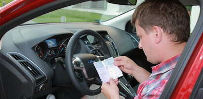 Chcesz przejąć od rodziny auto? Która opcja jest podatkowo korzystniejsza: zakup czy darowizna?