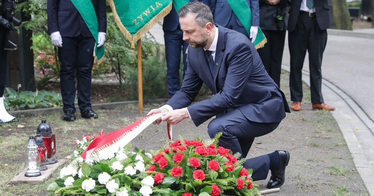 Szef MON na obchodach nowego święta państwowego. 