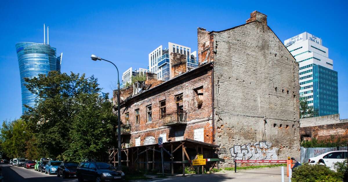 Deweloper zburzył kamienicę w Warszawie. Zlekceważył zakaz i konserwatora