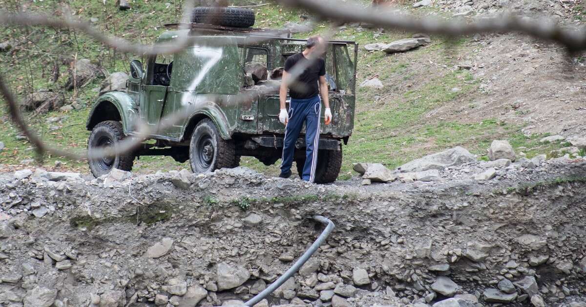 Tajemnicza śmierć rosyjskiego wojskowego. Obok zwłok leżały butelki