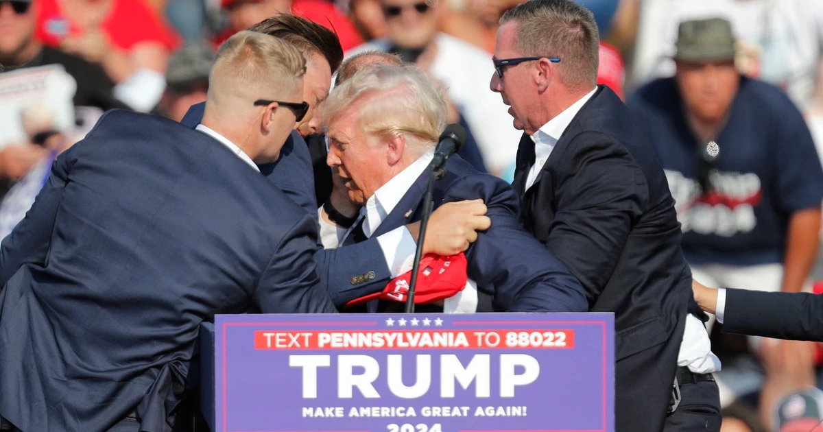 Pierwsze słowa Donalda Trumpa po nieudanym zamachu. Powtórzył je trzy razy