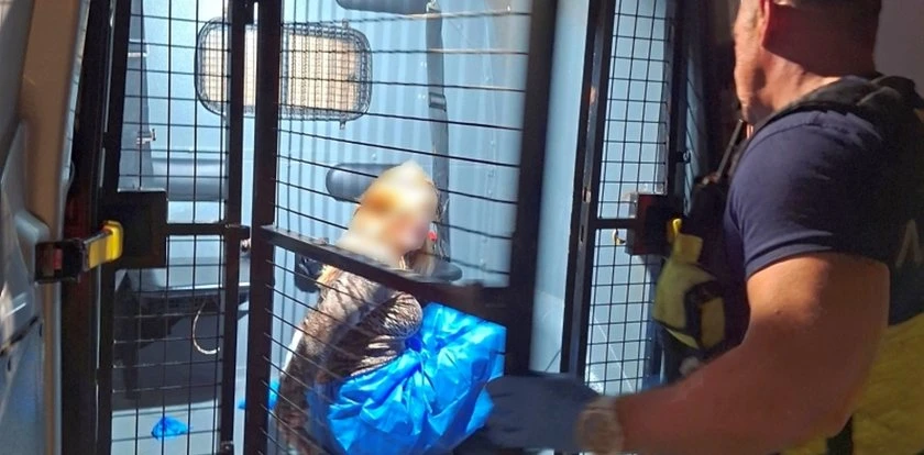 Brutalny atak w Warszawie. Pijana rzuciła się z pięściami na pielęgniarkę