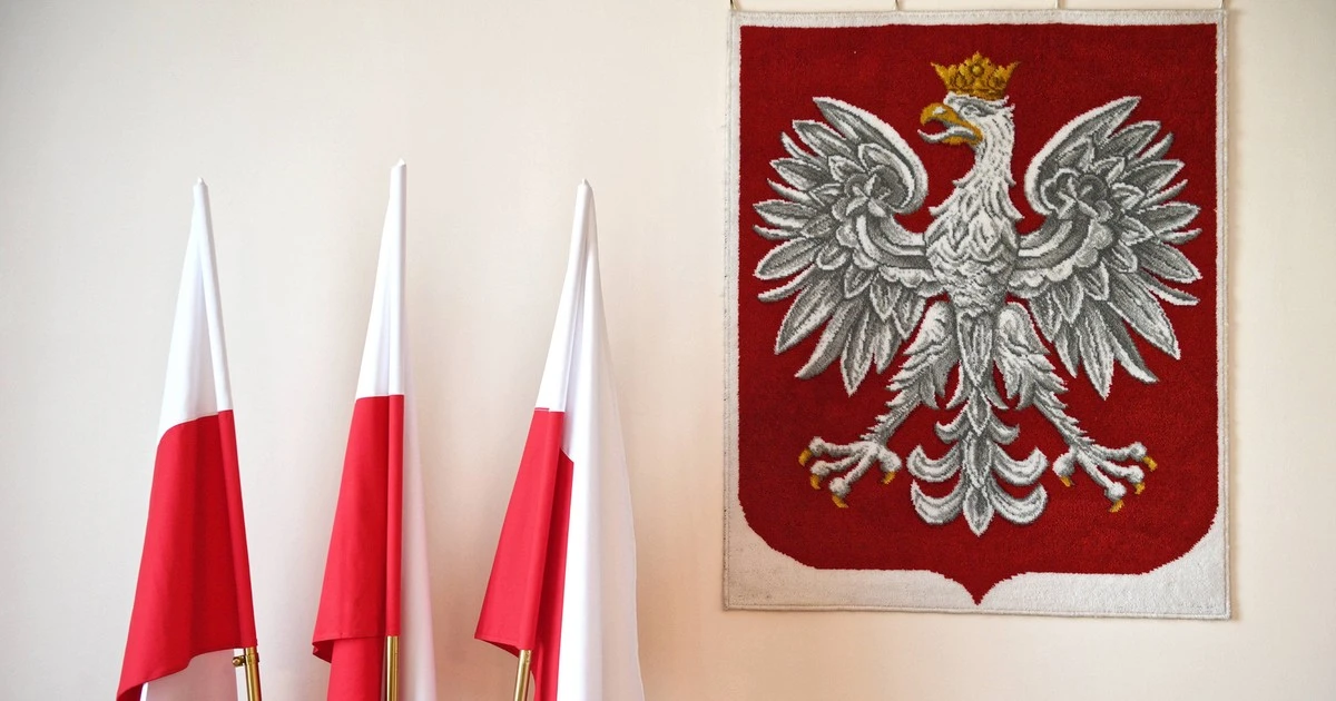Rząd chce zmian dotyczących flagi i godła. Ruszyły prace