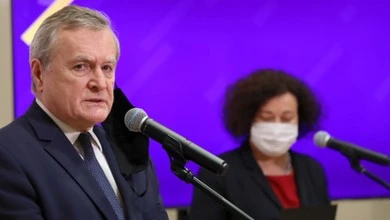 Gliński na świeczniku KO. 