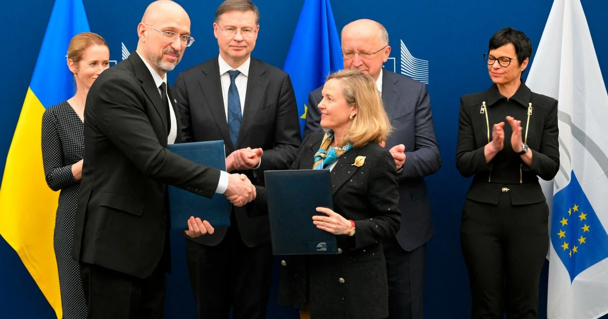 Rosyjskie pieniądze pracują dla Ukrainy. Kolejna transza środków dla Kijowa