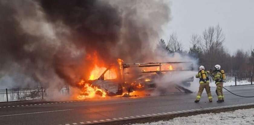 Kula ognia na A1. Samochód spłonął doszczętnie